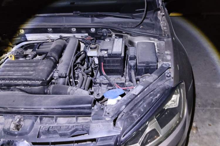 Used Volkswagen Golf 2014 1.4 TSI Manual Comfort Model Engine Bay Left