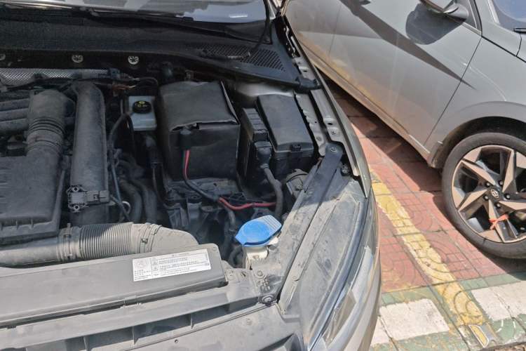 Used Volkswagen Golf 2014 1.4TSI Automatic Luxury Model Engine Bay Left
