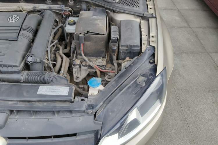 Used Volkswagen Golf 2014 1.4TSI Automatic Luxury Model Engine Bay Left