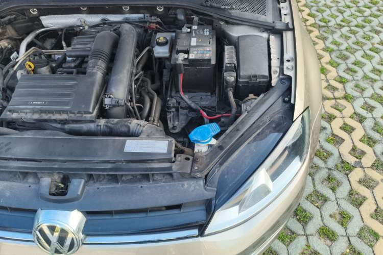 Used Volkswagen Golf 2014 1.4TSI Automatic Comfort Model Engine Bay Left