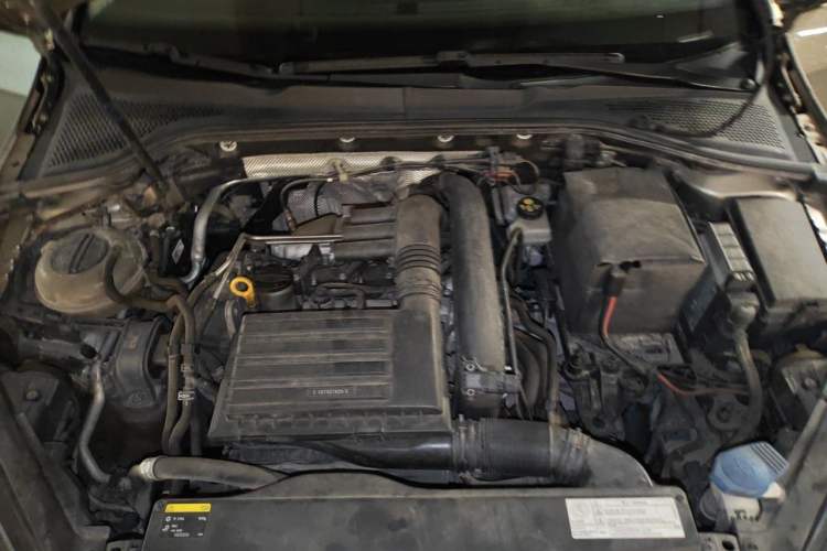 Used Volkswagen Golf 2014 1.4TSI Automatic Luxury Model Engine Bay