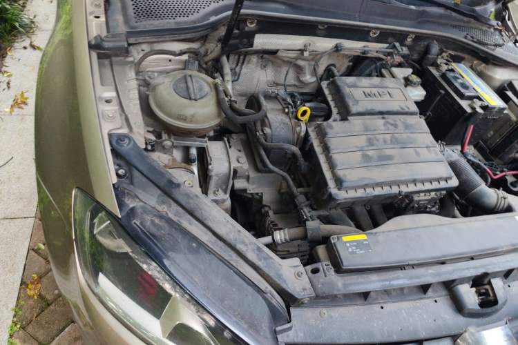 Used Volkswagen Golf 2014 1.6L Automatic Comfort Model Engine Bay Right