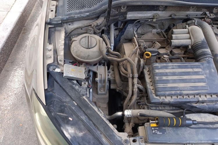 Used Volkswagen Golf 2014 1.4TSI Automatic Luxury Model Engine Bay Right