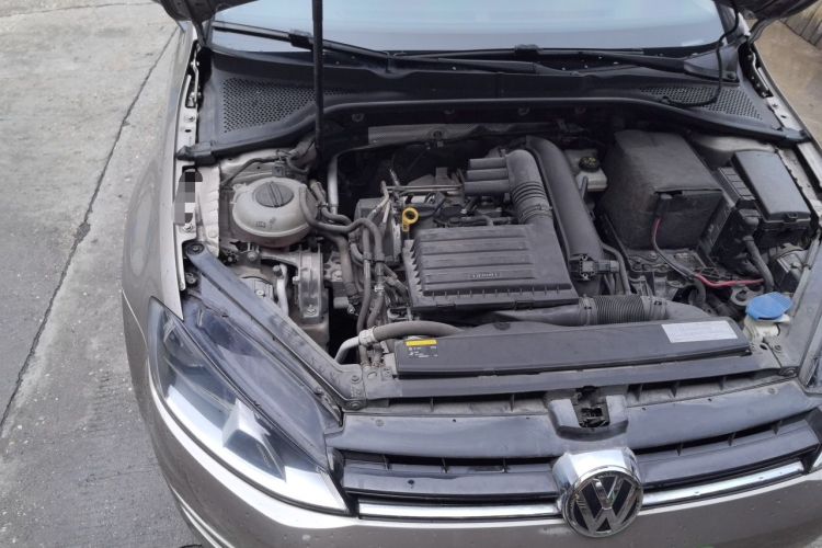Used Volkswagen Golf 2014 1.4TSI Automatic Luxury Model Engine Bay Right