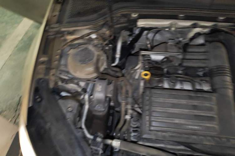 Used Volkswagen Golf 2014 1.4TSI Automatic Luxury Model Engine Bay Right