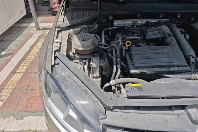 Used Volkswagen Golf 2014 1.4TSI Automatic Luxury Model Engine Bay Right