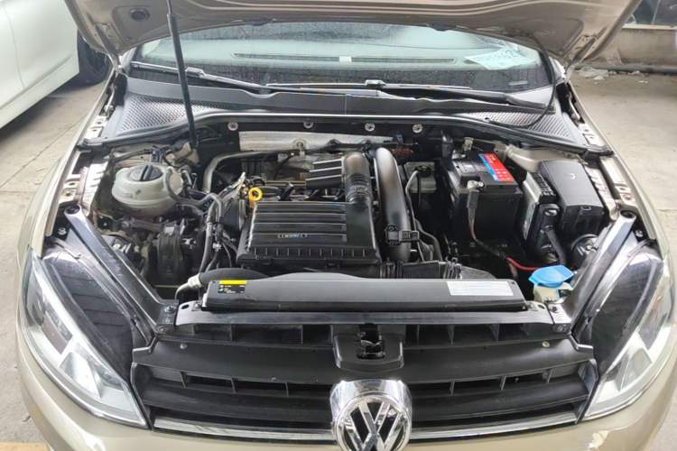 Used Volkswagen Golf 2014 1.4TSI Automatic Comfort Model Engine Bay