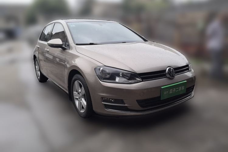 Used Volkswagen Golf 2014 1.4TSI Automatic Luxury Model Front Right 45 Deg