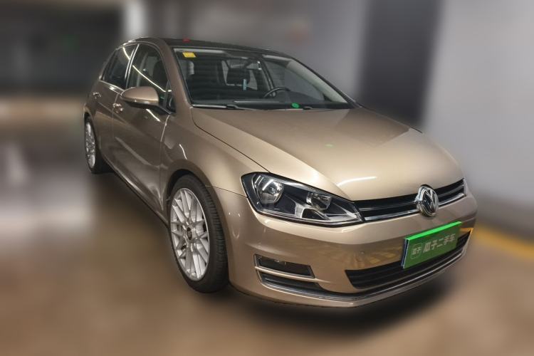 Used Volkswagen Golf 2014 1.4 TSI Manual Comfort Model Front Right 45 Deg
