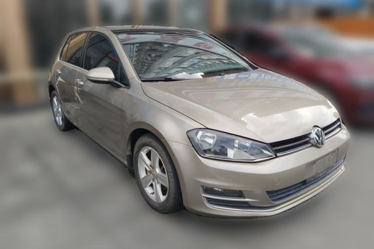 Used Volkswagen Golf 2014 1.4TSI Automatic Luxury Model Front Right 45 Deg
