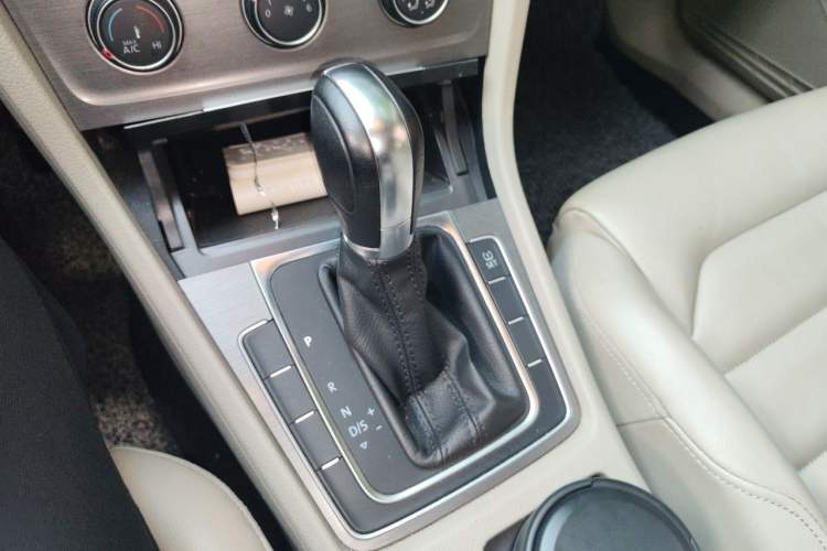 Used Volkswagen Golf 2014 1.6L Automatic Comfort Model Gear Lever