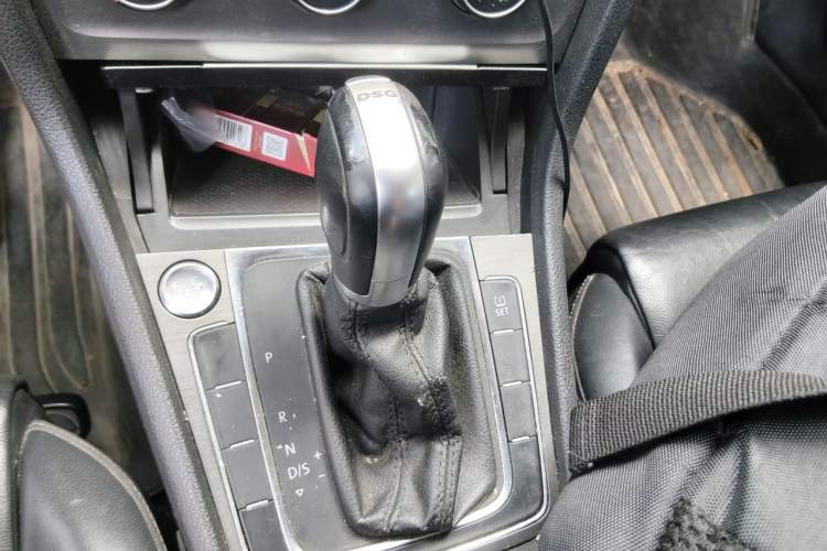 Used Volkswagen Golf 2014 1.4TSI Automatic Luxury Model Gear Lever