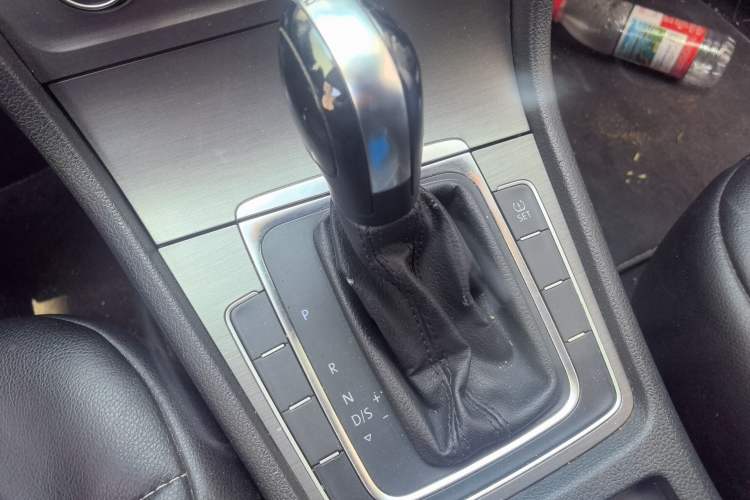 Used Volkswagen Golf 2014 1.4TSI Automatic Comfort Model Gear Lever