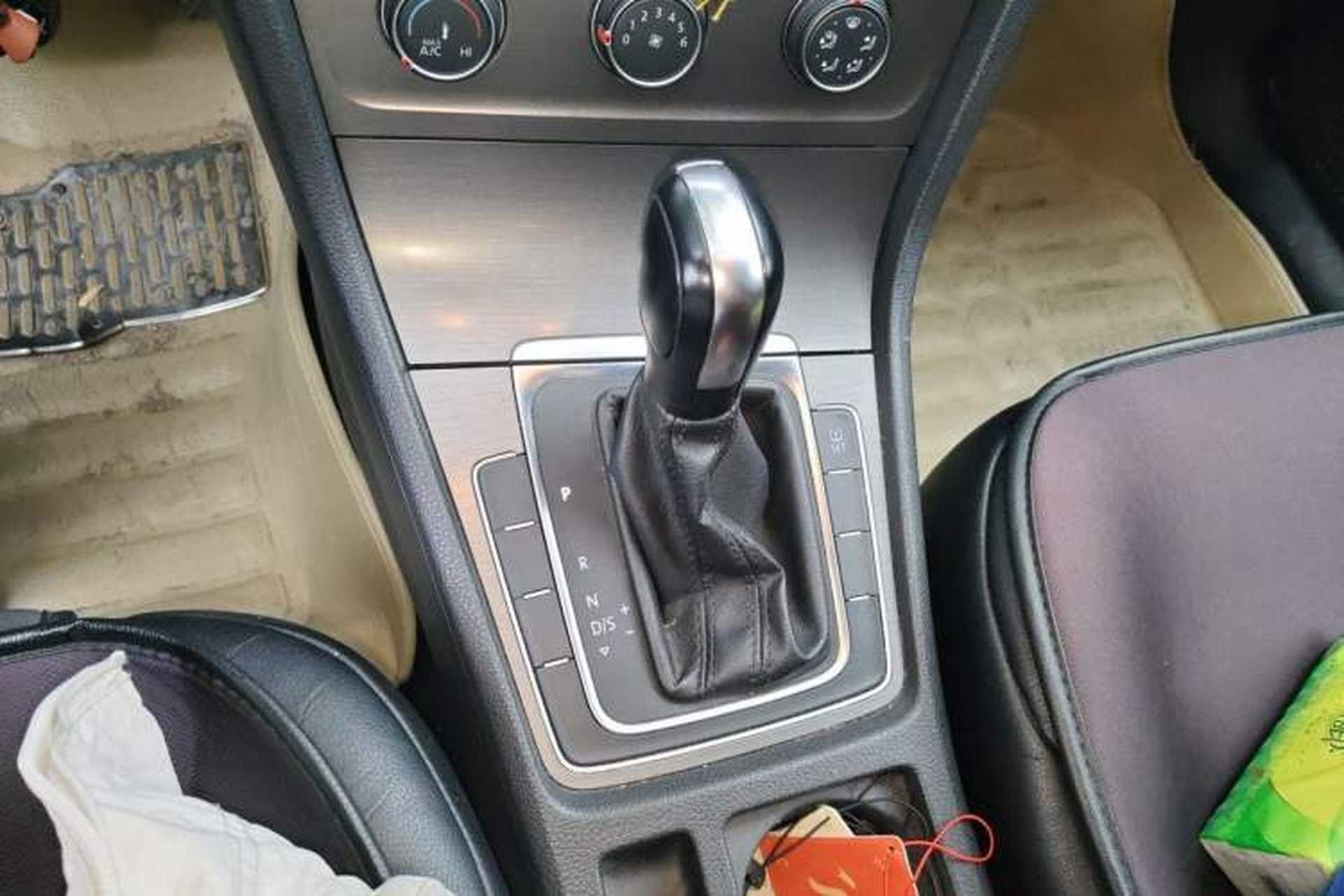 Used Volkswagen Golf 2014 1.6L Automatic Comfort Model Gear Lever