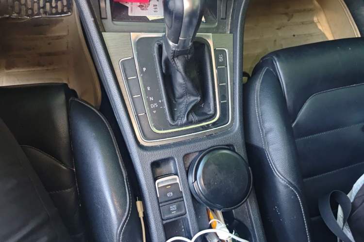 Used Volkswagen Golf 2014 1.6L Automatic Comfort Model Gear Lever