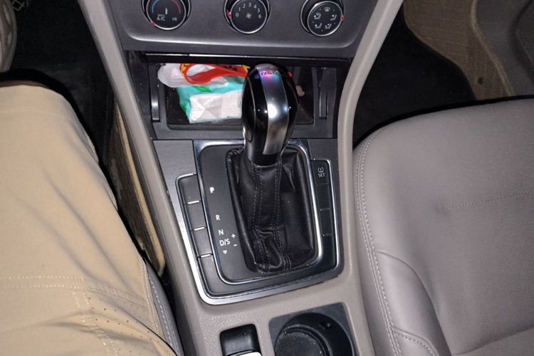 Used Volkswagen Golf 2014 1.4TSI Automatic Comfort Model Gear Lever