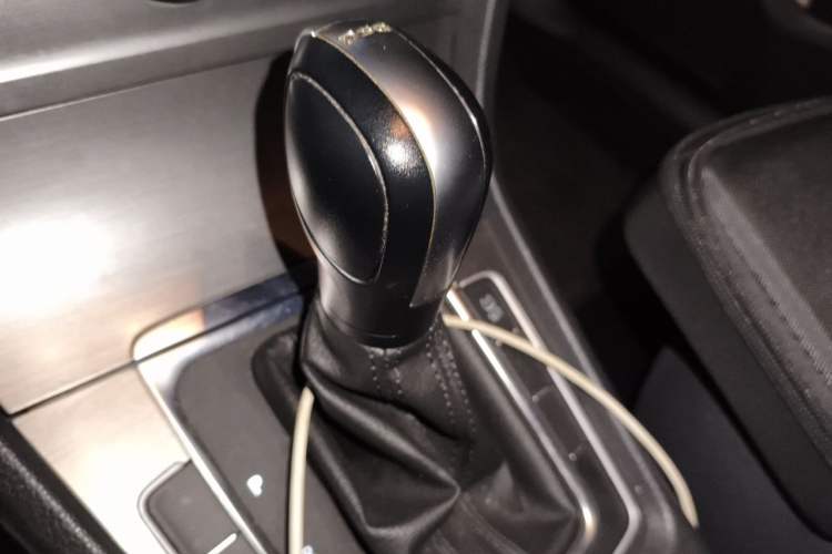 Used Volkswagen Golf 2014 1.4TSI Automatic Comfort Model Gear Lever