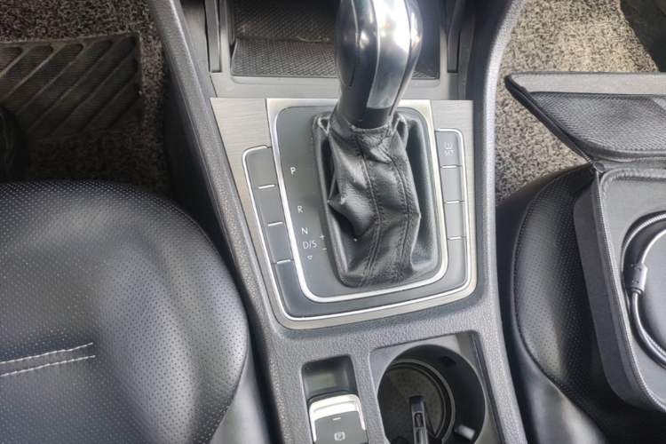 Used Volkswagen Golf 2014 1.4TSI Automatic Comfort Model Gear Lever