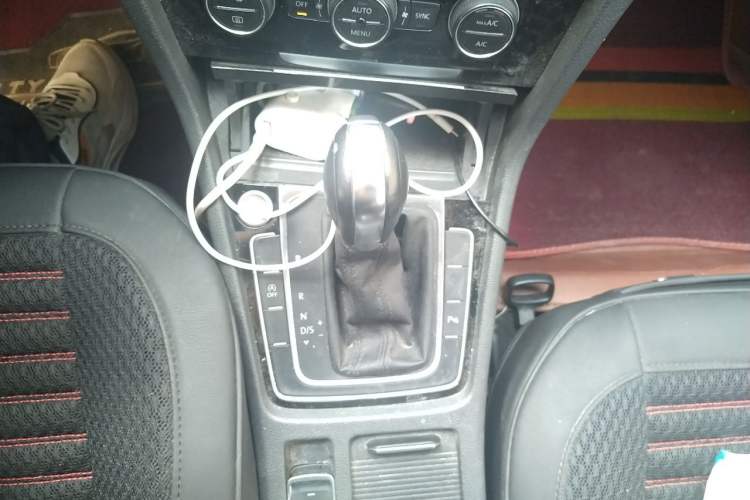 Used Volkswagen Golf 2014 1.4TSI Automatic Flagship Model Gear Lever