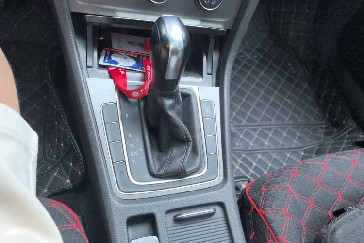 Used Volkswagen Golf 2014 1.6L Automatic Comfort Model Gear Lever