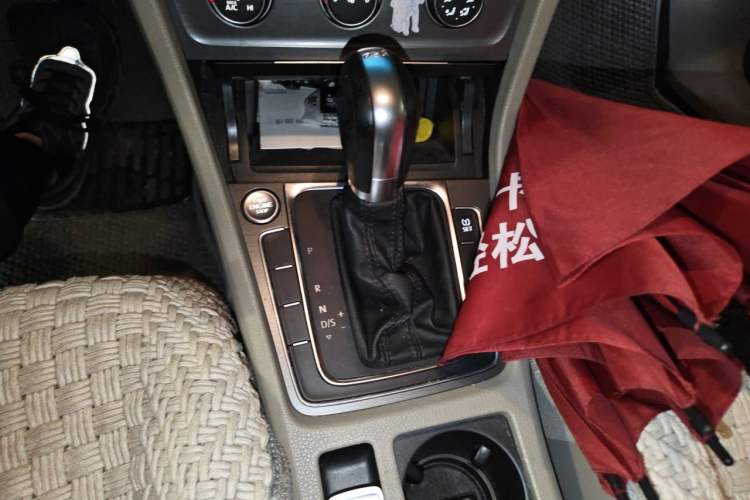 Used Volkswagen Golf 2014 1.4TSI Automatic Luxury Model Gear Lever