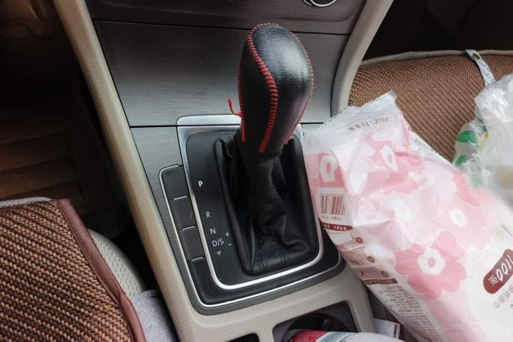 Used Volkswagen Golf 2014 1.6L Automatic Comfort Model Gear Lever