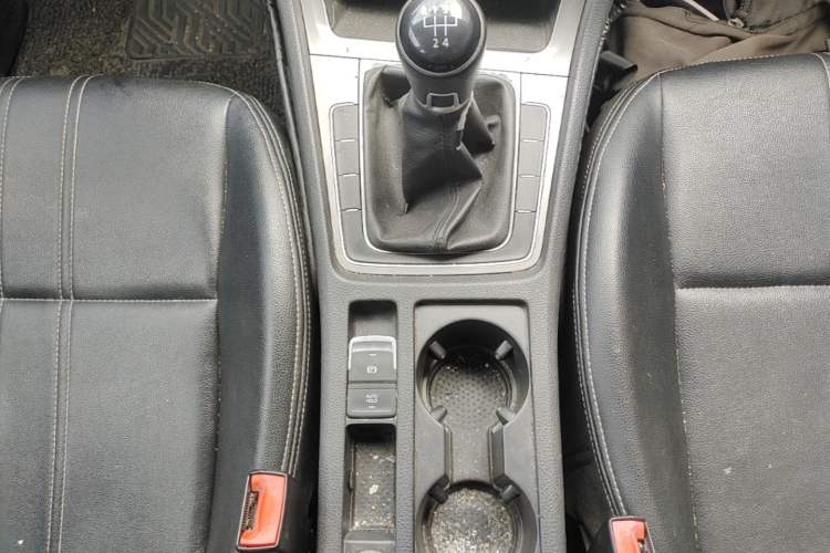 Used Volkswagen Golf 2014 1.6L Manual Fashion Edition Gear Lever