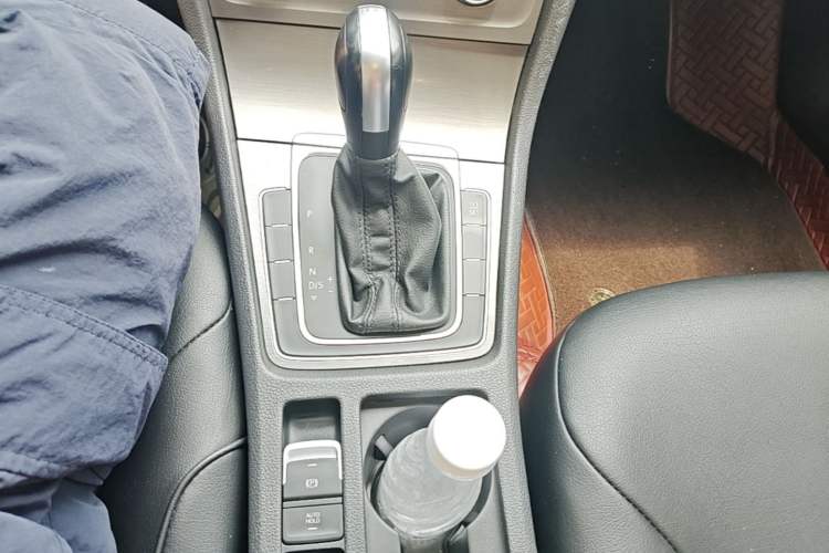 Used Volkswagen Golf 2014 1.4TSI Automatic Comfort Model Gear Lever