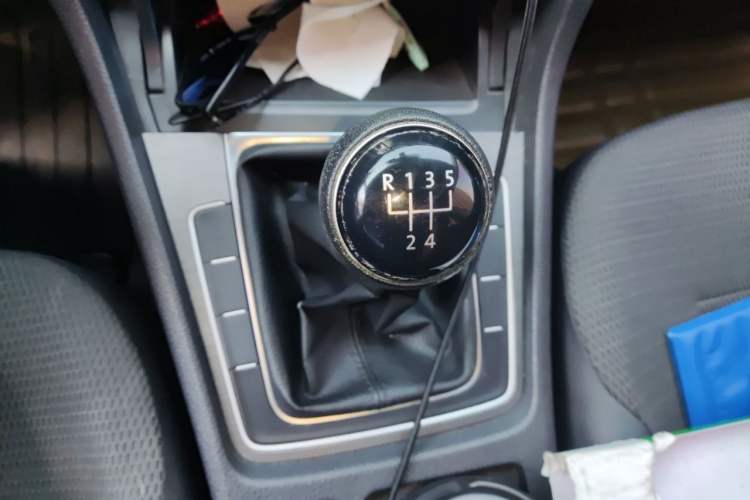 Used Volkswagen Golf 2014 1.4 TSI Manual Comfort Model Gear Lever