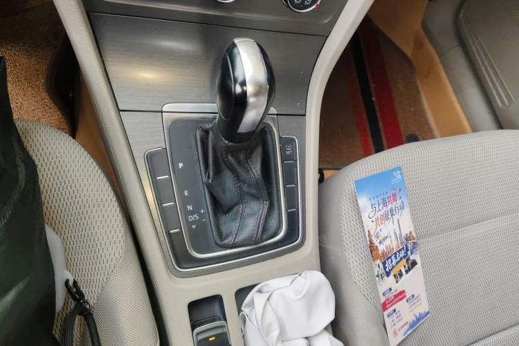 Used Volkswagen Golf 2014 1.6L Automatic Comfort Model Gear Lever