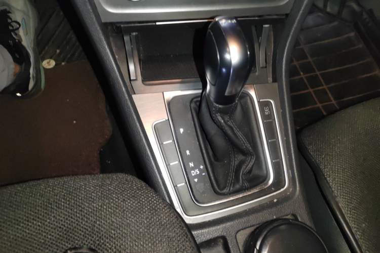 Used Volkswagen Golf 2014 1.4TSI Automatic Comfort Model Gear Lever