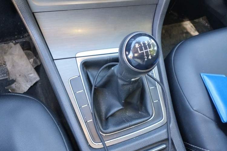 Used Volkswagen Golf 2014 1.4 TSI Manual Comfort Model Gear Lever