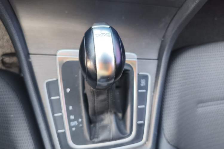 Used Volkswagen Golf 2014 1.4TSI Automatic Comfort Model Gear Lever