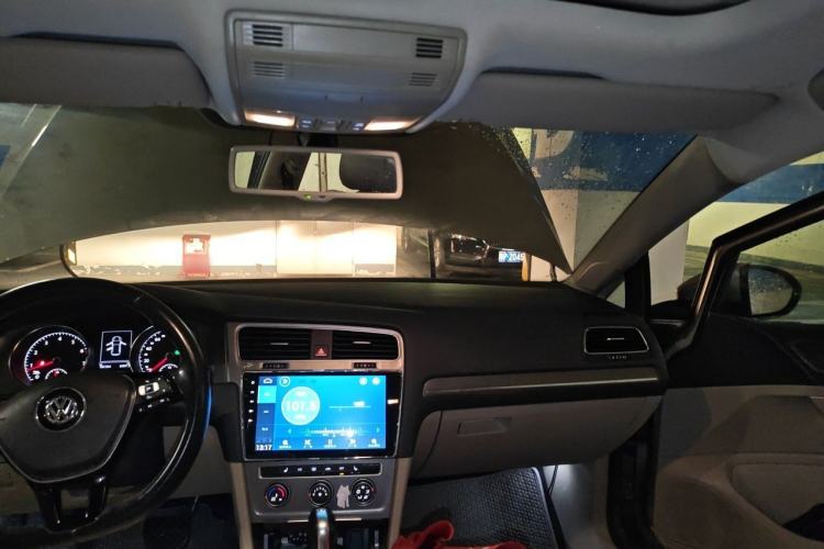 Used Volkswagen Golf 2014 1.4TSI Automatic Luxury Model Headliner