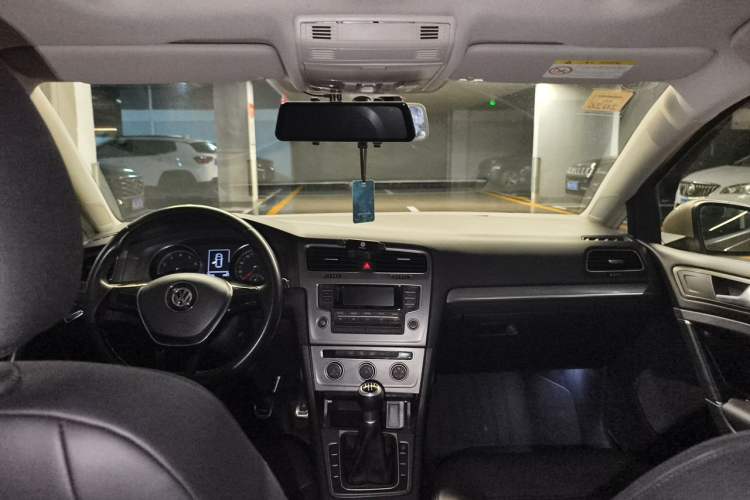 Used Volkswagen Golf 2014 1.4 TSI Manual Comfort Model Headliner