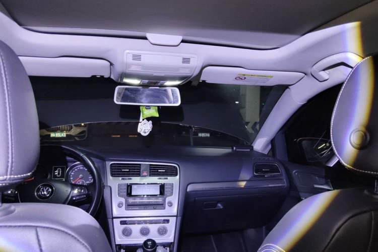 Used Volkswagen Golf 2014 1.4 TSI Manual Comfort Model Headliner