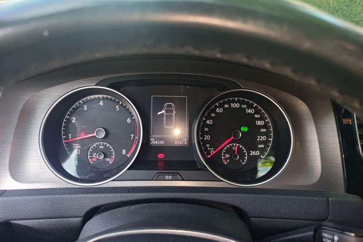 Used Volkswagen Golf 2014 1.6L Automatic Comfort Model Instrument Cluster