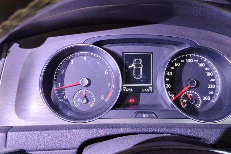 Used Volkswagen Golf 2014 1.4 TSI Manual Comfort Model Instrument Cluster