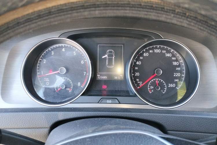 Used Volkswagen Golf 2014 1.4 TSI Manual Comfort Model Instrument Cluster