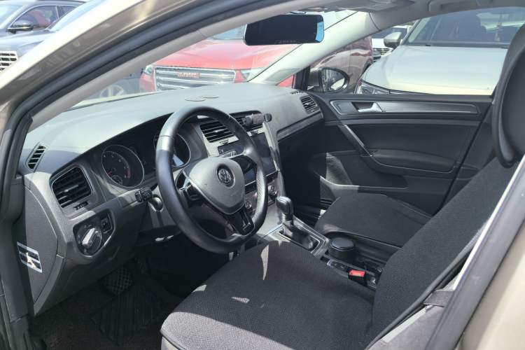 Used Volkswagen Golf 2014 1.4TSI Automatic Comfort Model Interior 1