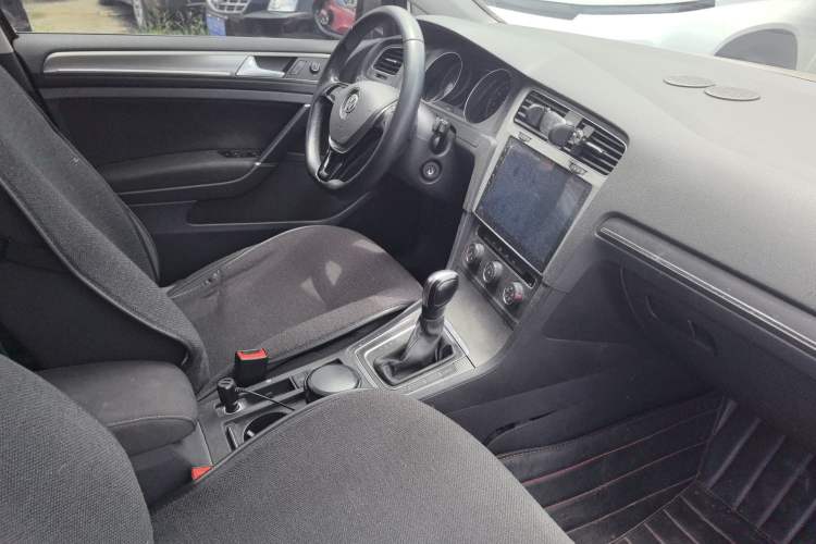 Used Volkswagen Golf 2014 1.4TSI Automatic Comfort Model Interior 4