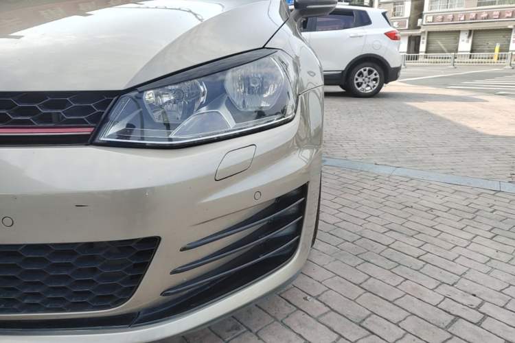 Used Volkswagen Golf 2014 1.6L Manual Fashion Edition Left Front Headlight