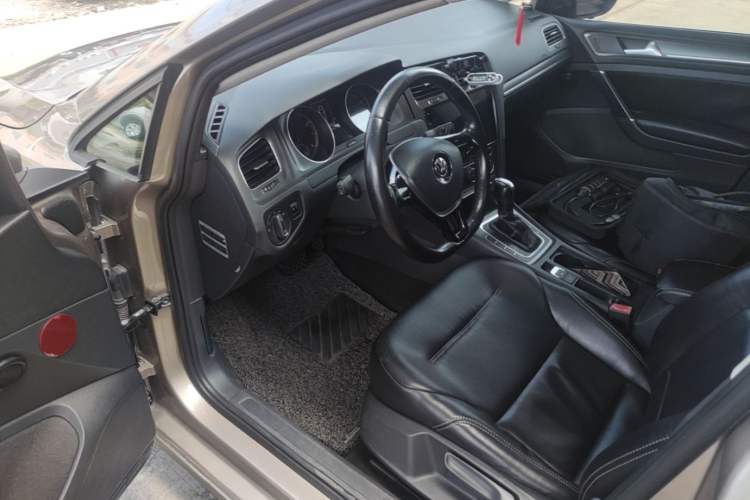 Used Volkswagen Golf 2014 1.4TSI Automatic Comfort Model Left Front Seat