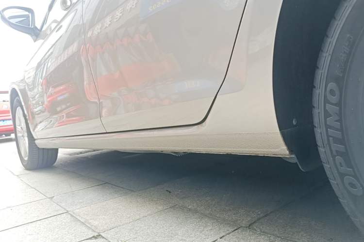 Used Volkswagen Golf 2014 1.4TSI Automatic Comfort Model Left Side Sill