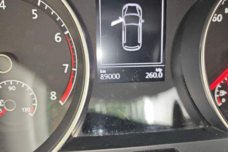 Used Volkswagen Golf 2014 1.4TSI Automatic Luxury Model Odometer Close Up
