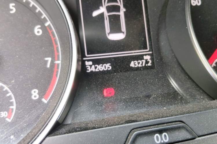 Used Volkswagen Golf 2014 1.4TSI Automatic Luxury Model Odometer Close Up