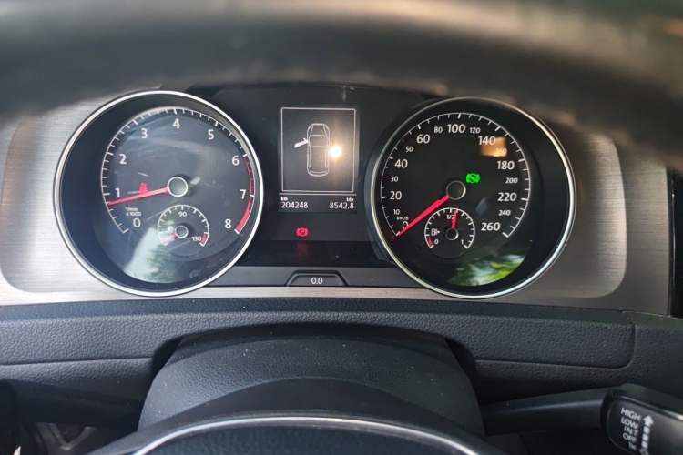 Used Volkswagen Golf 2014 1.6L Automatic Comfort Model Odometer Close Up