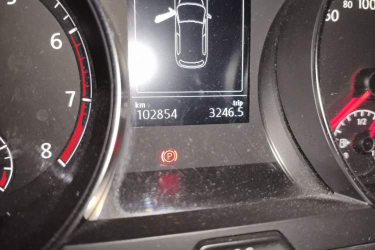 Used Volkswagen Golf 2014 1.4TSI Automatic Comfort Model Odometer Close Up
