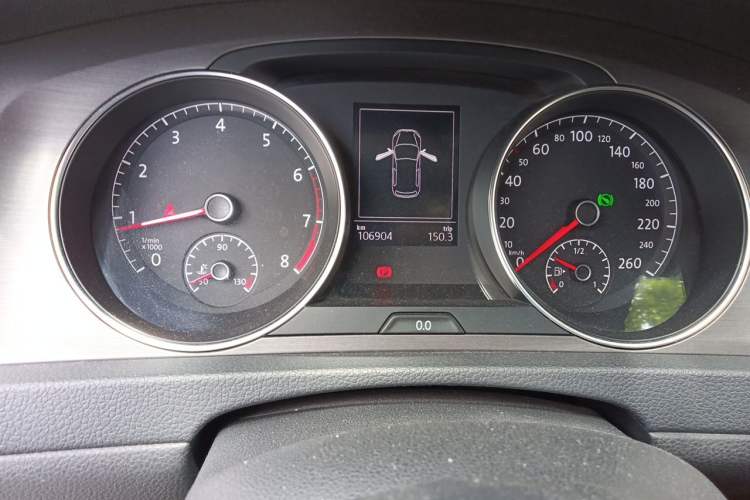 Used Volkswagen Golf 2014 1.4TSI Automatic Luxury Model Odometer Close Up