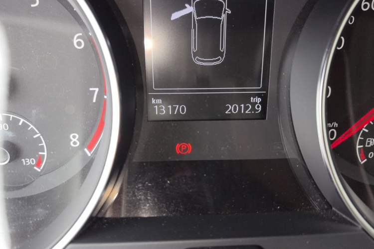 Used Volkswagen Golf 2014 1.4TSI Automatic Luxury Model Odometer Close Up
